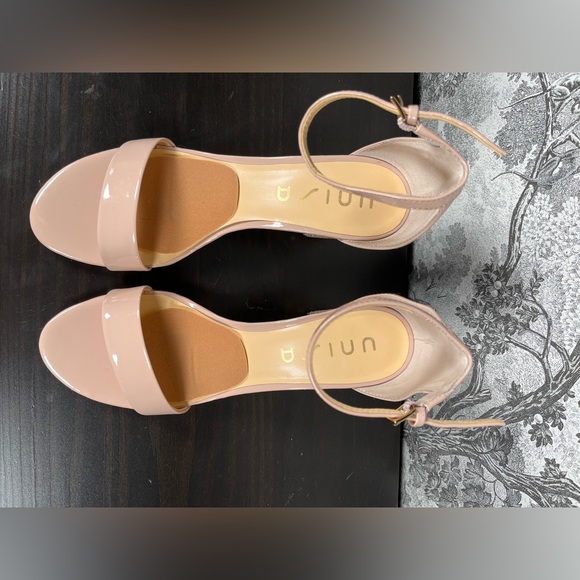 Vintage Nude Glitter Heel Sandals - Picture 10 of 10